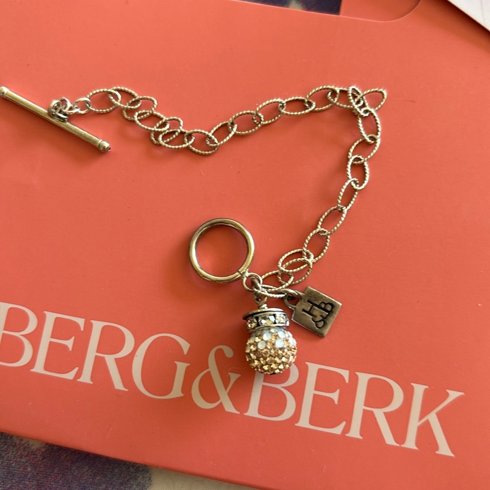 Gorgeous hillberg and berk toggle bracelet